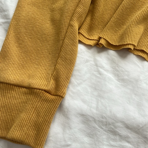 Wild Fable Knit Cropped Gold Mustard Yellow Long Sleeve Top Tee size Medium - Picture 6 of 8